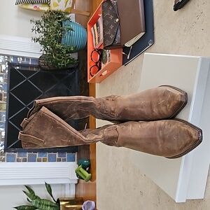 BCBG Girls Putty Brown Distressed Cowboy Boots - W7 US